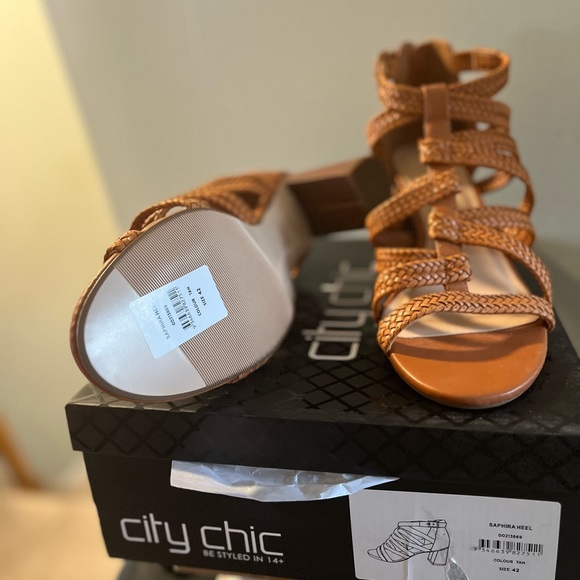 Cute Sandals - Picture 7 of 7